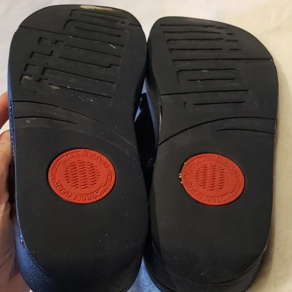 FitFlop Lulu navy blue  Flower Petals Patent Toe-Thong Comfort Sandals Woman’s 9 - Picture 4 of 9